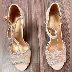 Dream Pairs white heels